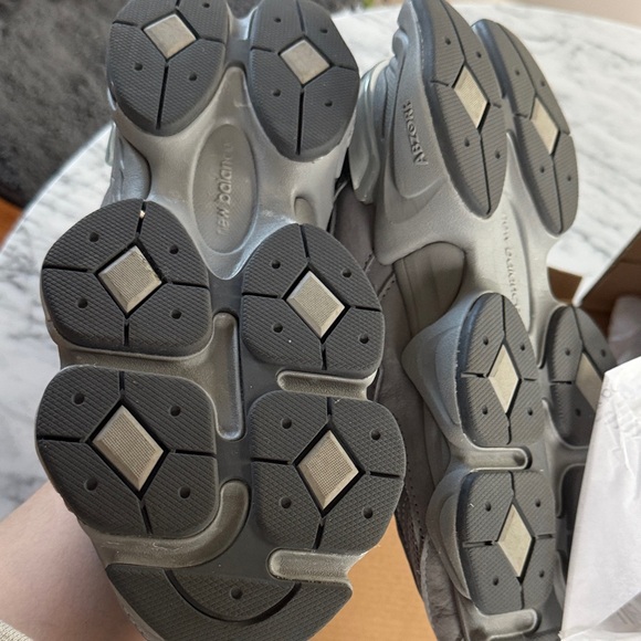 New Balance 9060 Sneakers - Picture 3 of 3